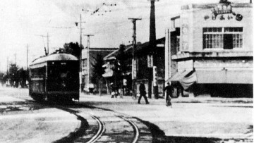 昭和初期。通学路・甲州街道を走る昔懐かしい路面電車